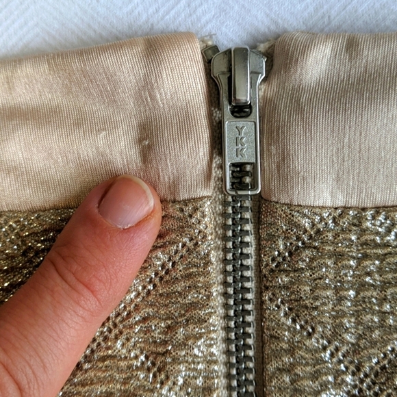 Miss Selfridge stretchy metallic cream & silver textured mini skirt US 8 GUC - Picture 7 of 12